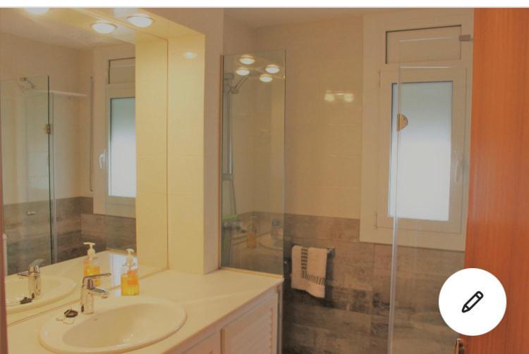 Apartament Amb Terrassa I Parking Llança Екстериор снимка